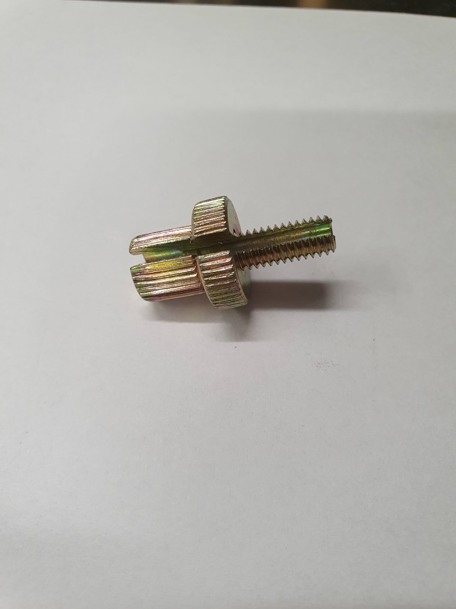 Einstellschraube mit Schlitz M6